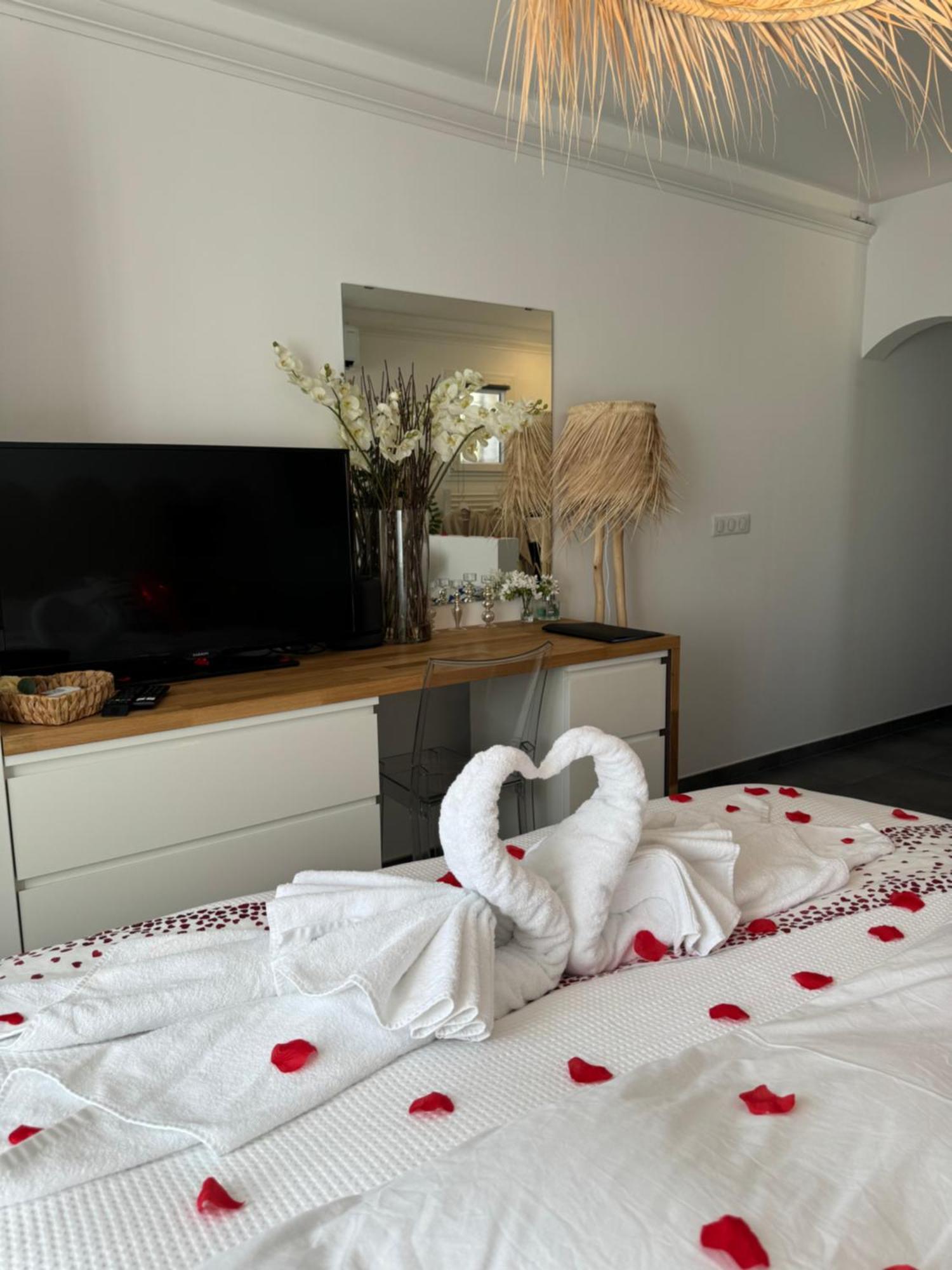 Casa Amor & Spa, Appartement Suite Jacuzzi & Piscine Chauffee Montfort-sur-Argens Екстер'єр фото